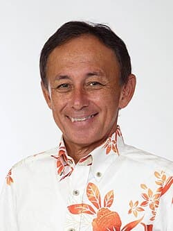 玉城デニー の写真