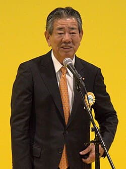 金子万寿夫 の写真